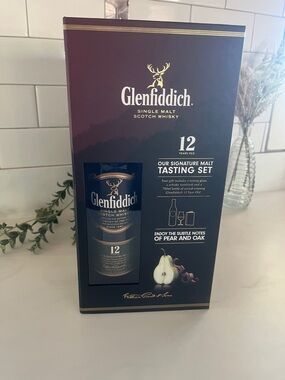 Glenfiddich 12 Year Old Single Malt Scotch Whisky Tasting Set - Dark Green/Gold